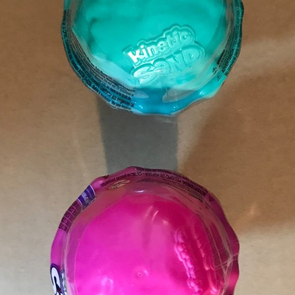 Kinetic sand (3 Mint Chocolate, 3 Strawberry Banana) - Picture 3 of 7
